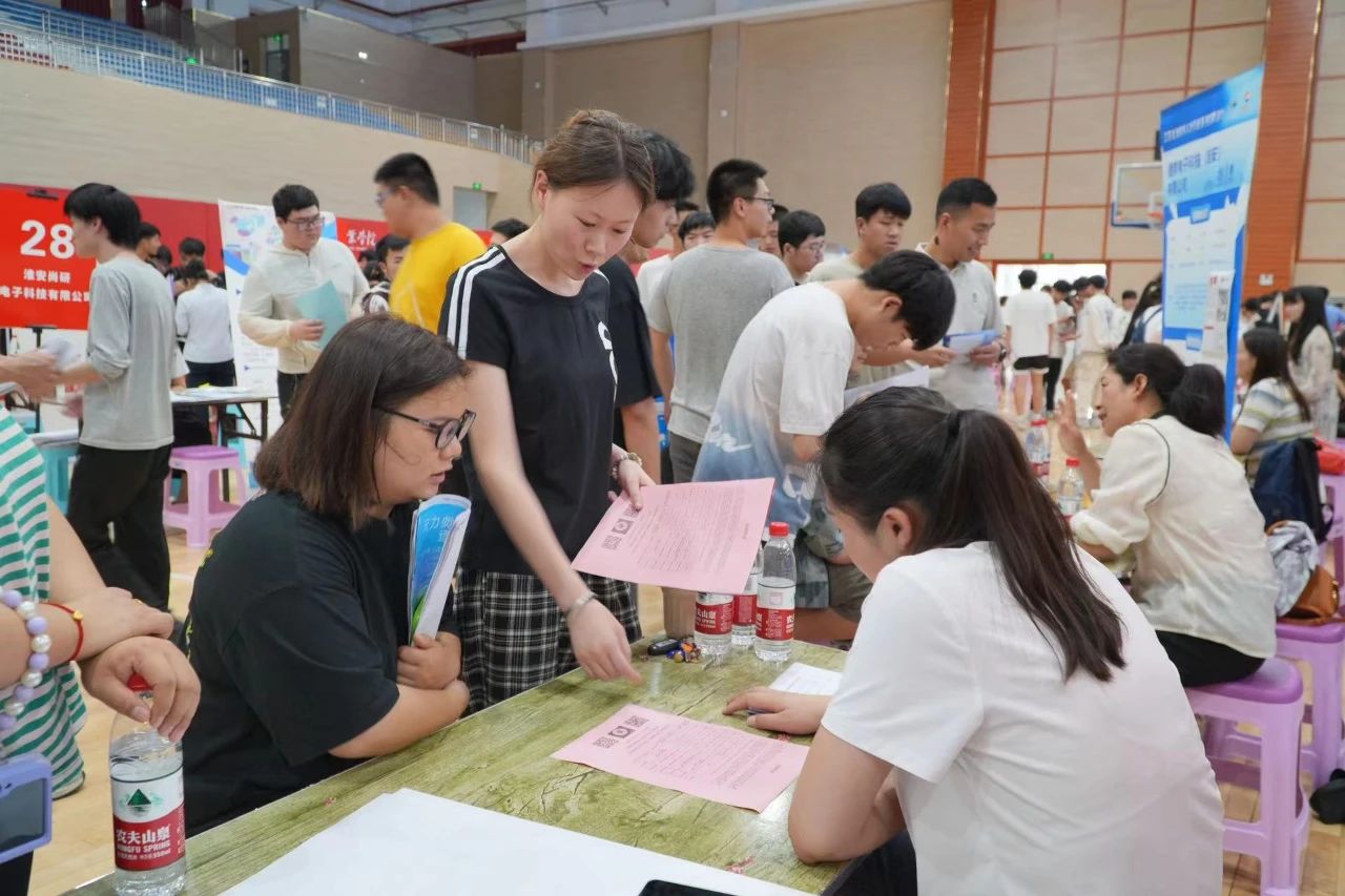 我市舉行“先進制造業”就業聯盟成立儀式4.jpg 我市舉行“先進制造業”就業聯盟成立儀式4.jpg